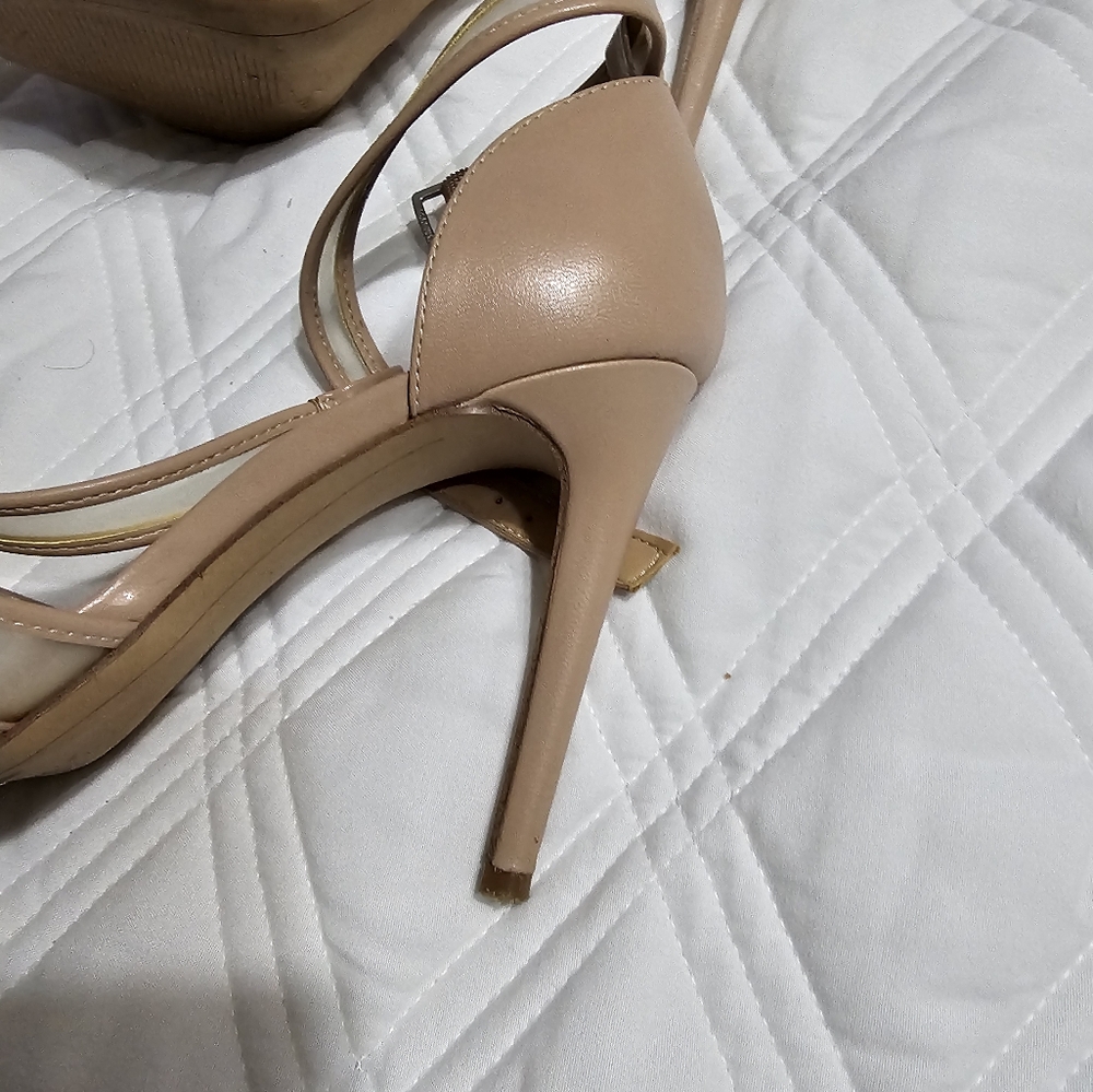 Shoes - Picture 3 of 4